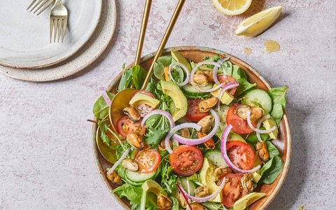 SMOKED MUSSELS AND AVOCADO SALAD